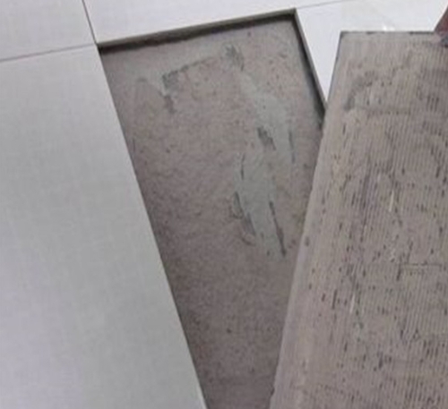 京口瓷砖空鼓维修公司分享瓷砖铺贴时如果打浆（即涂抹在瓷砖背面和基层上的砂浆或瓷砖胶）过少，会带来以下问题